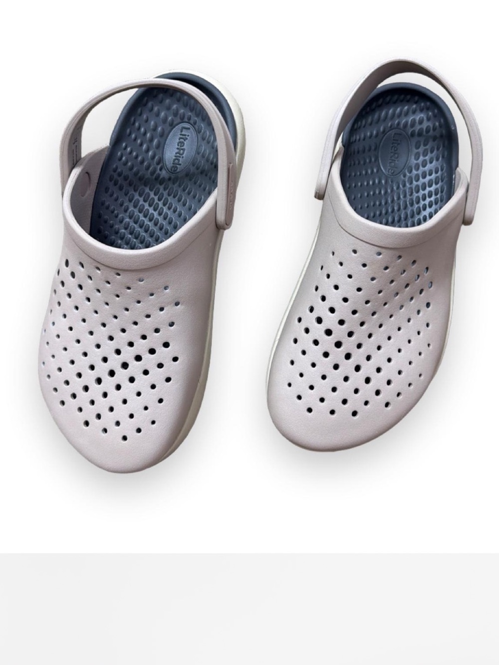 CROCS Unisex Vented Clog in Light Grayish Purple Size 6 (men) or 8 (women)